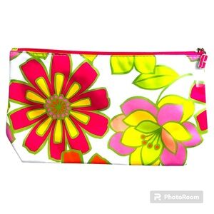 NWOT Clinique Pouch w/ Goodies